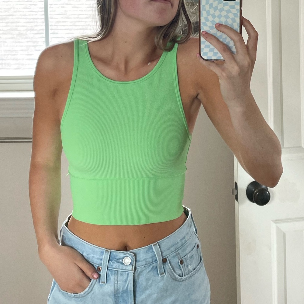 LULULEMON Ribbed Cropped Tank Top